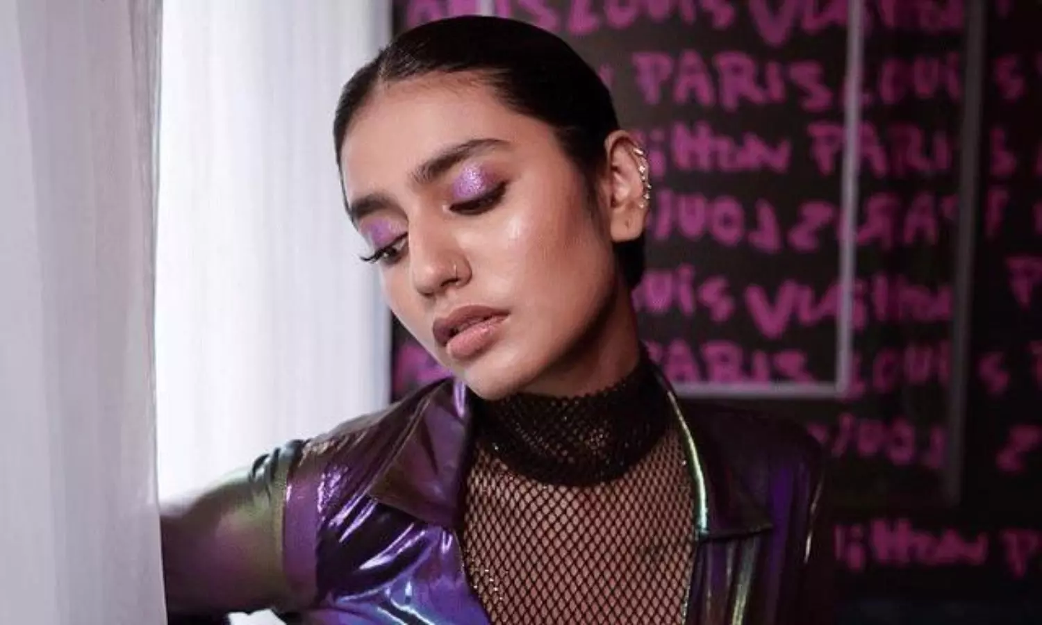 జేమ్స్ బాండ్ బ్యూటీలా ప్రియా వారియ‌ర్