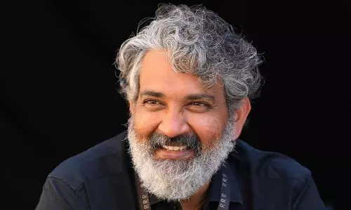 రాజమౌళి క్యామియో రోల్స్ చేసిన మూవీస్ ఏంటో తెలుసా?