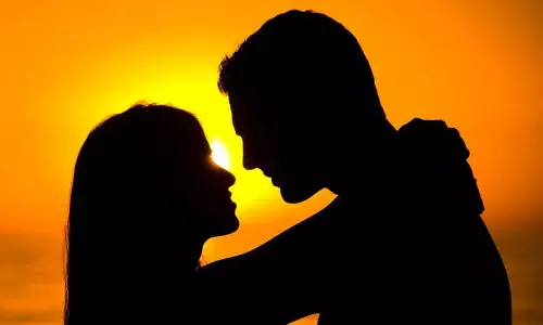 ఆ న‌టితో రొమాన్స్ భార్య స‌హ‌కారంతోనే!