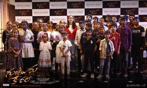 అనాధ బాల‌ల మ‌ధ్య‌లో సితార సంద‌డి!