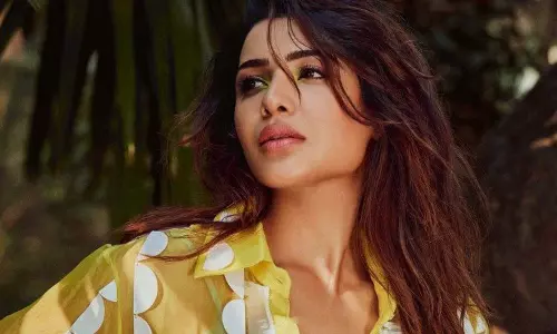 సామ్ కలర్ఫుల్ గ్లామర్ ట్రీట్.. స్టన్నింగ్ లుక్