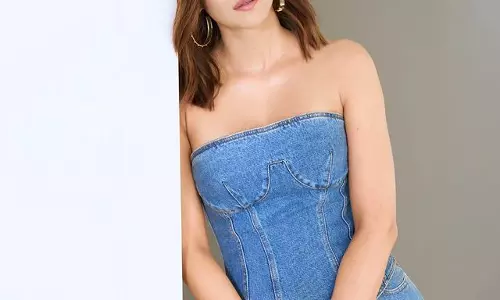 Kriti Sanon Elevates Denim Fashion Kriti Sanon Elevates Denim Fashion