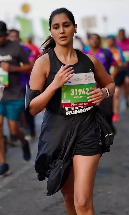 Nikita Duttas Stylish Journey at Tata Mumbai Marathon