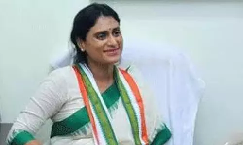 పవన్ కళ్యాణ్ ని వెనక్కి నెట్టిన షర్మిల...!?