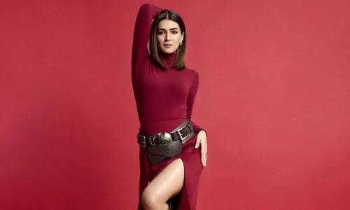 పిక్ టాక్ : అందాల గులాబి అదరహో