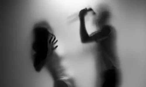 కర్ణాటకలో షాకింగ్ హత్య.. రీల్స్ చేసే ఆమెను అక్కా అంటూ.. కట్ చేస్తే!