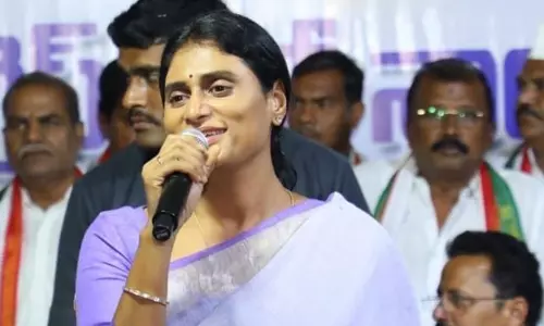 షర్మిల వ్యూహం ఏమిటో అర్ధంకావటంలేదే