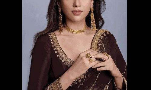 Aditi Shines in Adorable Half Saree
