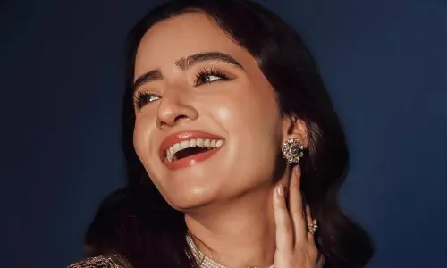 డిజైన‌ర్ బ్లౌజులో రుక్షార్ అందాల విందు