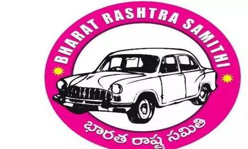 కీలక ఎంపీ స్థానం కోసం బీఆర్‌ఎస్‌ లో మూడు ముక్కలాట!