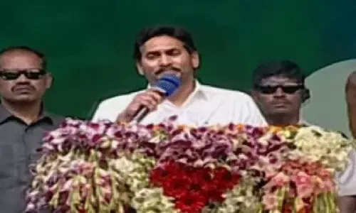 బాబు వయసు : జగన్  బాబు మాటల తూటాలు