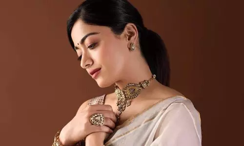 అక్కడ ఓకే ఇక్కడ రష్మిక గేర్ మార్చాల్సిందే..!