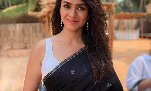 Mrunal Thakur Shares Yashna Avatar; Samantha Clicks Like