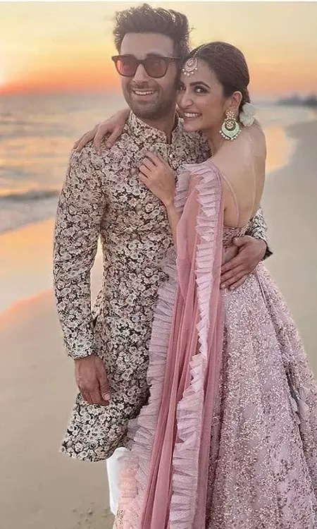 Pawan Kalyans Actress Gets Engaged
