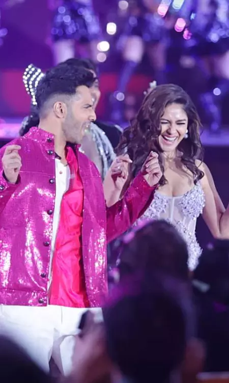 Celebrities steal the spotlight at the 69th Filmfare Awards