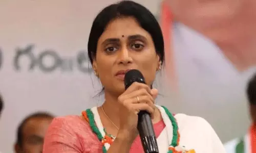 సాక్షిలో సగం వాటా షర్మిలకు ఉందా?