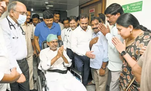 వీల్  చైర్లో కేసీఆర్  ప్రచారం.. వర్కవుట్  అవుతుందా?