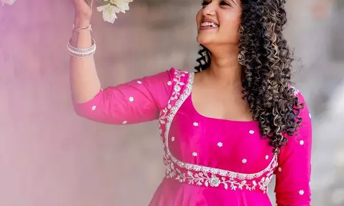 Sravanthi Chokkarapus Stylish Affair in Pink Sravanthi Chokkarapus Stylish Affair in Pink