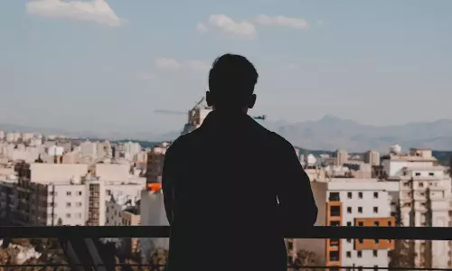 బెంజ్ నుంచి రేంజ్ రోవ‌ర్ కి అత‌డు!