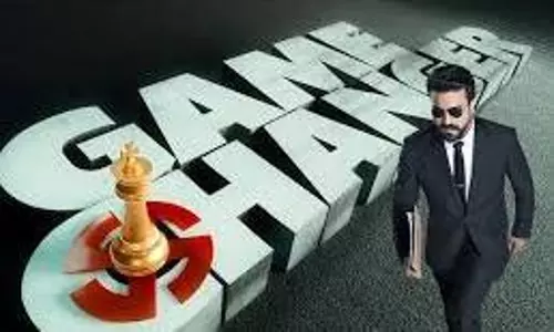 చిరు-ప‌వన్ మ‌ధ్య చ‌ర‌ణ్ న‌లిగిపోతున్నాడా?