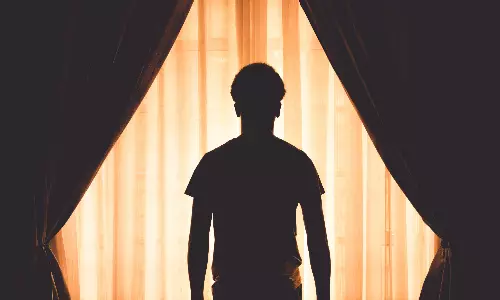 అన్నీ ఉన్నా ఏం చేయ‌లేక‌పోతున్న హీరో త‌మ్ముడు!