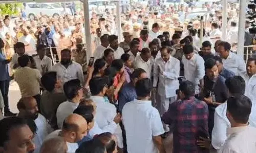 బెంజ్  కారు, చేతికర్ర... అసెంబ్లీకి కేసీఆర్  కొత్త ఎంట్రీ వైరల్!