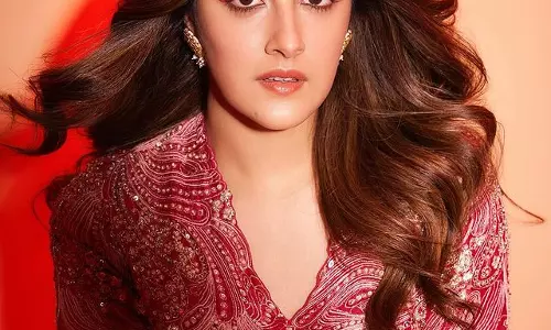 Awe! Nupur Sanons Trendsetting Look in Red