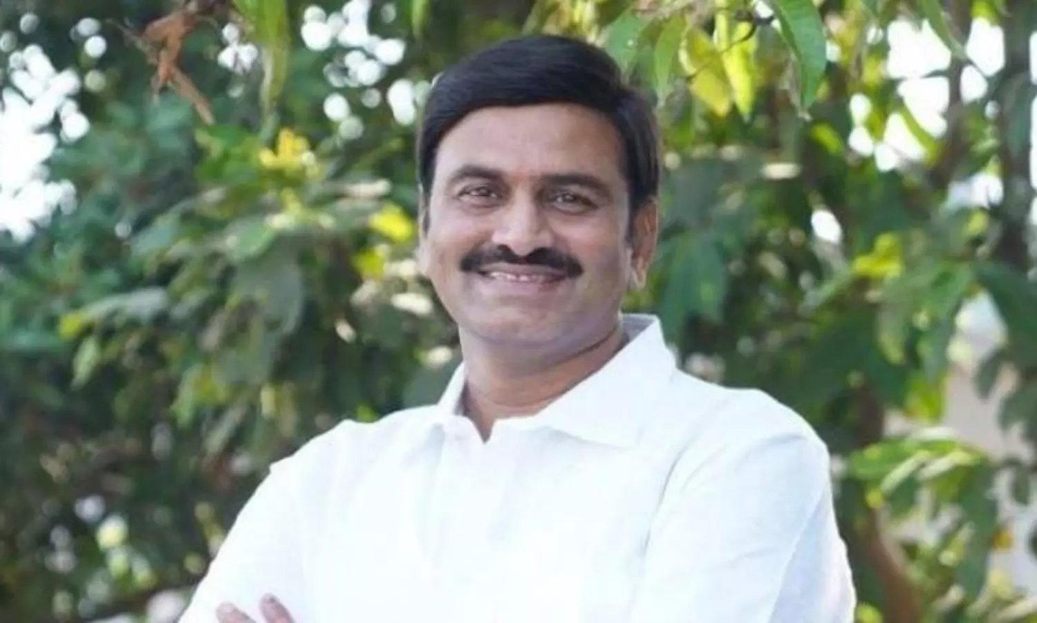 రెబెల్ ఎంపీకి ఆమెతో చెక్ పడుతుందా...!?