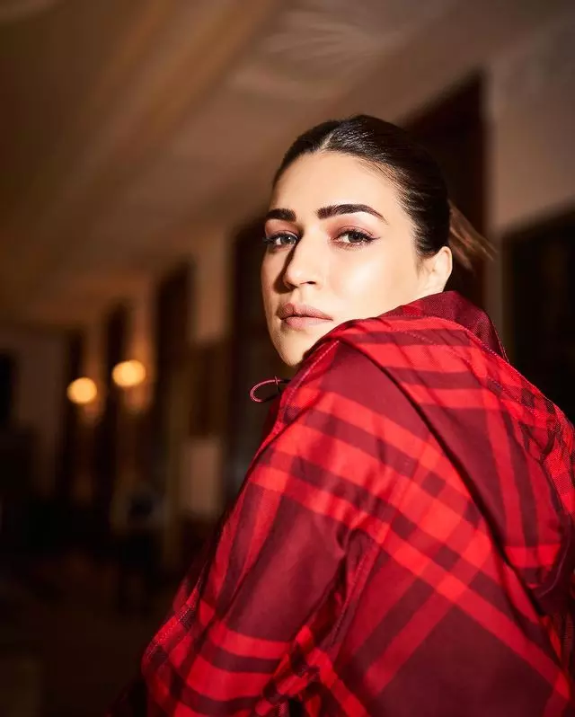 Kriti Sanon love for classy sets Kriti Sanon love for classy sets