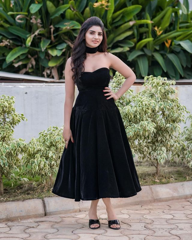 Varshas Trendsetting Looks In Green Varshas Trendsetting Looks In Green