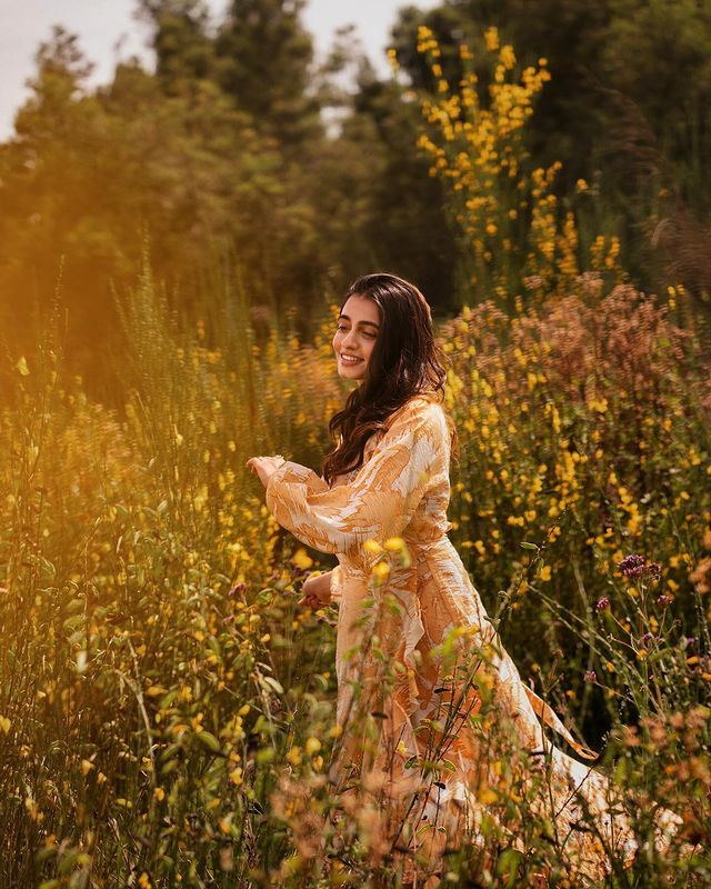 Maanaasa Steals The Hearts With Exquisite Photoshoot