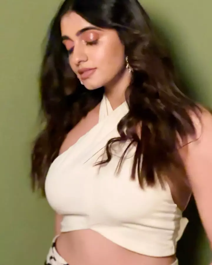 Maanaasa Steals The Hearts With Exquisite Photoshoot