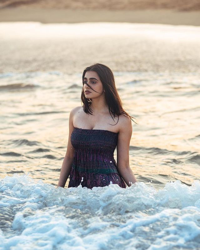 Maanaasa Steals The Hearts With Exquisite Photoshoot