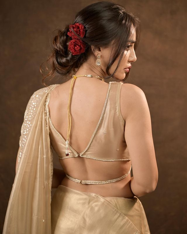 Surbhi Jyoti Shines With Her Natural Beauty Surbhi Jyoti Shines With Her Natural Beauty