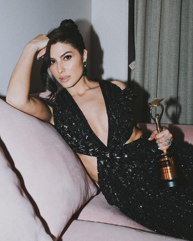 Elnaaz Shines In Sizzling Black Look