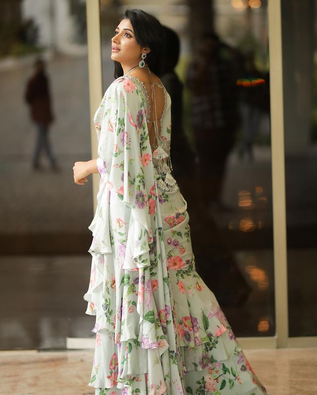 Mirnaa Stuns in Cream Floral Ruffle Saree