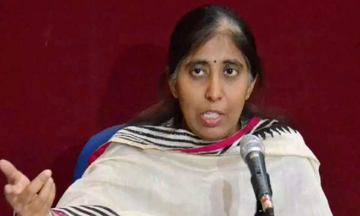 నన్ను చంపేస్తామంటున్నారు.. సునీత ఫిర్యాదు! నన్ను చంపేస్తామంటున్నారు.. సునీత ఫిర్యాదు!