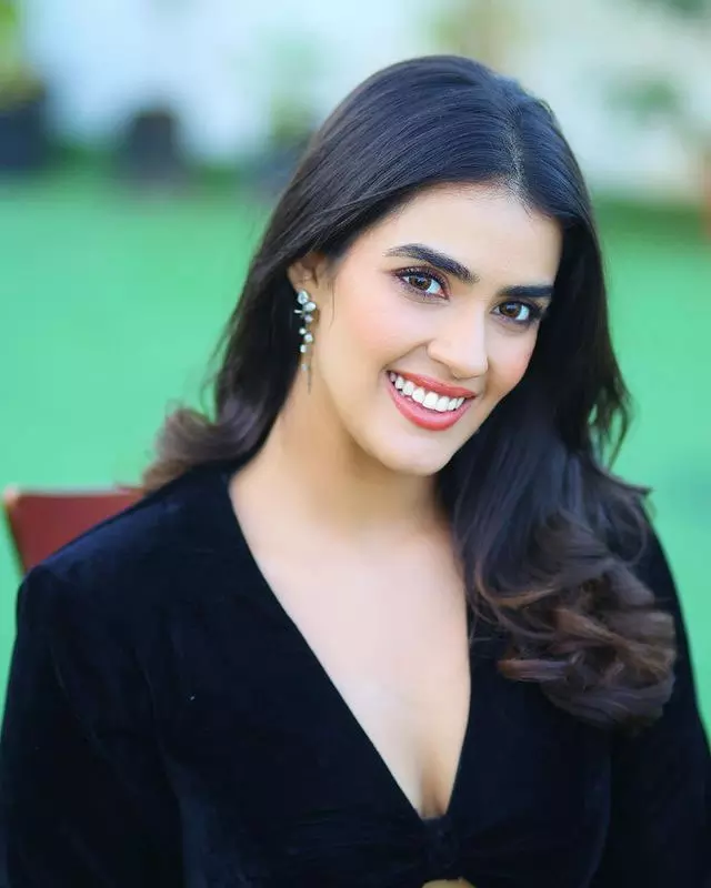 Kavyas Flawless Style on Display Kavyas Flawless Style on Display