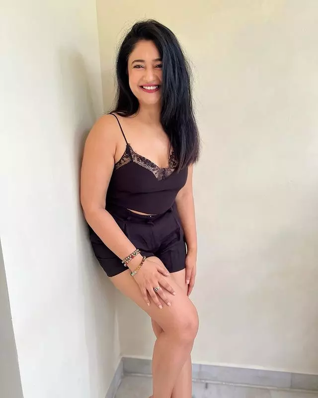 Poonam sun kissed day by the shore Poonam sun kissed day by the shore