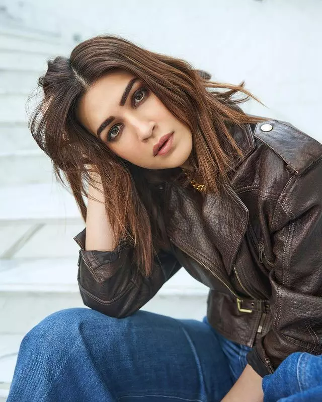 Kriti Sanon Takes a Stylish Leap Back to the 70s Kriti Sanon Takes a Stylish Leap Back to the 70s