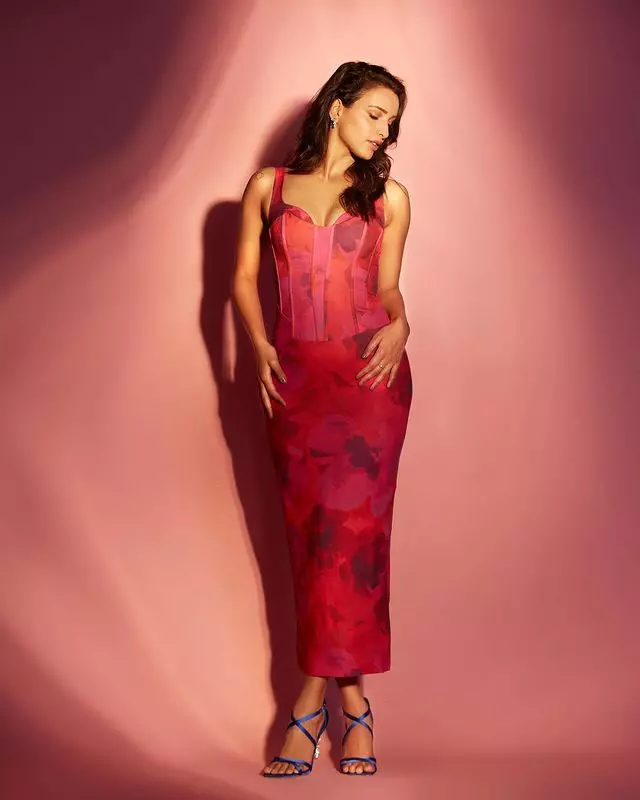 Tripti Stylish Dress Takes Center Stage in Recent Pics Tripti Stylish Dress Takes Center Stage in Recent Pics