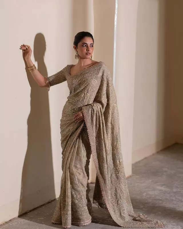 Priyanka Mohan Rocks Black in Latest Instagram Snap Priyanka Mohan Rocks Black in Latest Instagram Snap