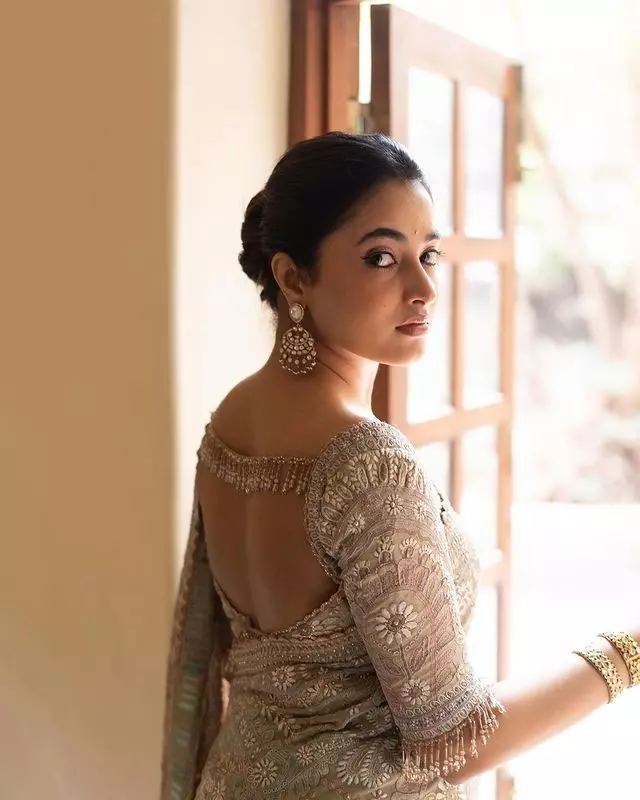 Priyanka Mohan Rocks Black in Latest Instagram Snap Priyanka Mohan Rocks Black in Latest Instagram Snap