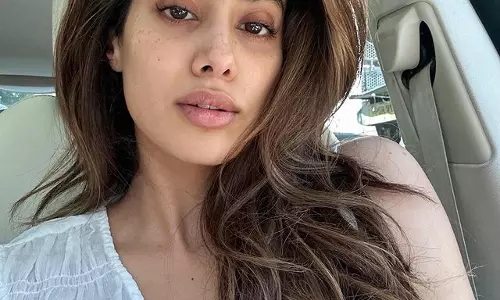 Janhvi Kapoors Glamorous Moments