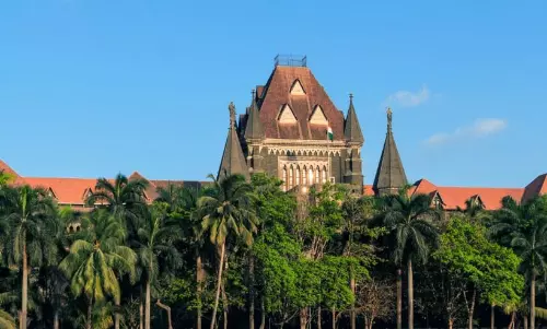 పెళ్లికి పేరెంట్స్ ఒప్పుకోకపోతే అత్యాచారం అయిపోదు.. బాంబే హైకోర్టు