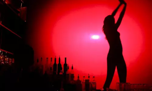 బార్ డాన్సర్ గా స్టార్ హీరోయిన్..!