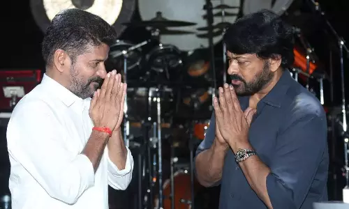 సీఎంలలో సెపరేటు రేవంత్...మెగా ఫ్యాన్స్ ఫుల్ ఖుషీ...!