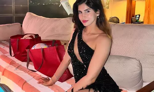 Sakshi Malik Shines Bright with Sunflowers