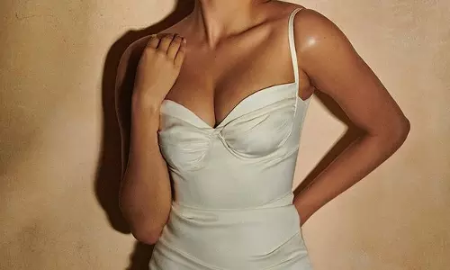 Janhvi Kapoors Glamorous Moments