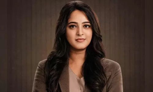 స్వీటీని అలా లాక్ చేసి..త్రిష‌ని ఇలా తెచ్చారా?